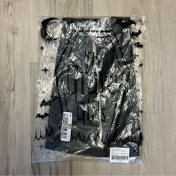 Grave Girls x Dolls Kill black miniskirt with fuzzy pink animal print pleats szS - Picture 14 of 14